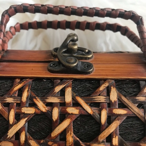 Dainty Wooden Weave Purse - Picture 3 of 8